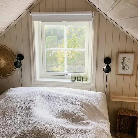 Feriehus Unique By The Water On