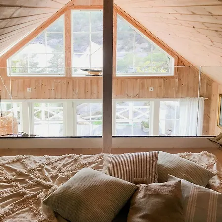 Unique By The Water On Feriehus