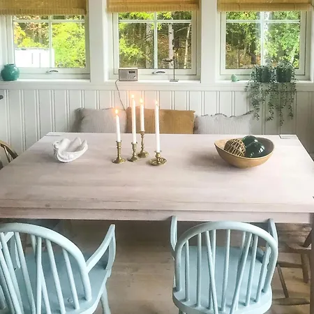 Feriehus Unique By The Water On