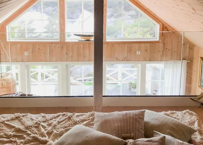 Unique By The Water On Nyaraló